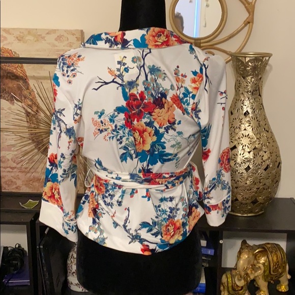 Gorgeous wrap shirt - Picture 2 of 3